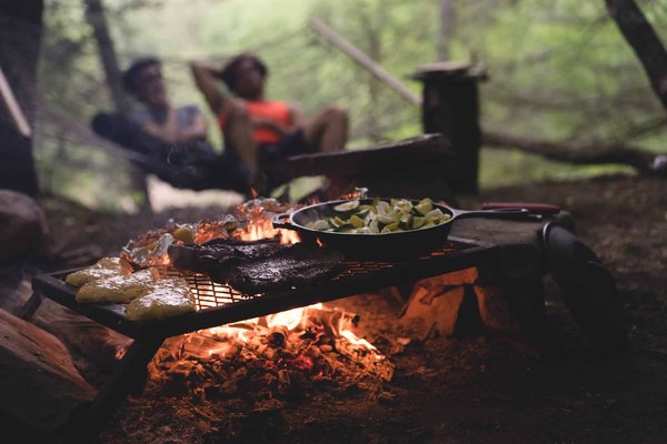 Comment conserver vos aliments lors d'un camping : Astuces et Techniques Infaillibles