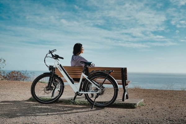 Guide ultime pour réussir son voyage en vélo camping : matériel, itinéraires et astuces