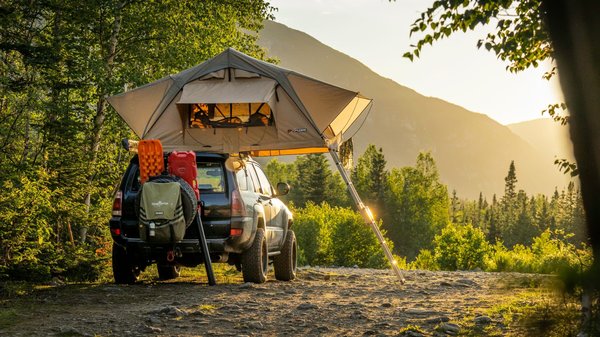Les Essentiels de l'Équipement Sportif pour Camping : Guide du Campeur Actif