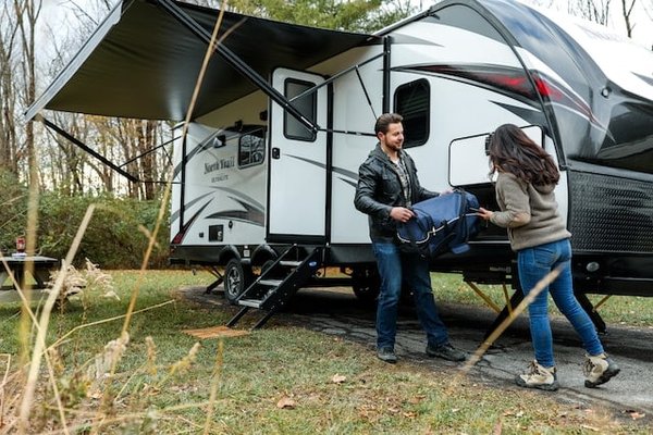 Les Meilleures Aires de Camping-Car dans l'Aude : Guide pour Voyager en Toute Sérénité