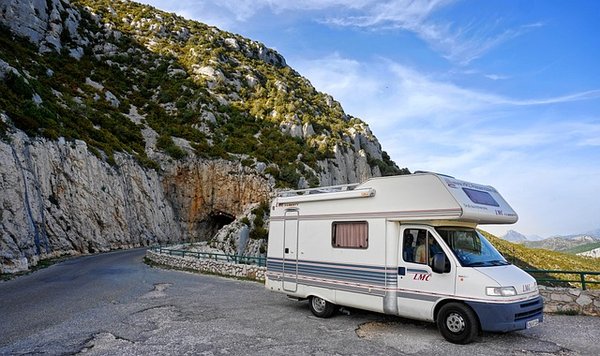 Découvrez les meilleures aires de camping-car gratuites du Pays basque pour un voyage inoubliable