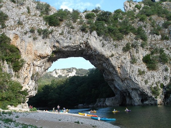 Découvrez le Charme du Camping en Ardèche 4 Étoiles pour des Vacances Inoubliables