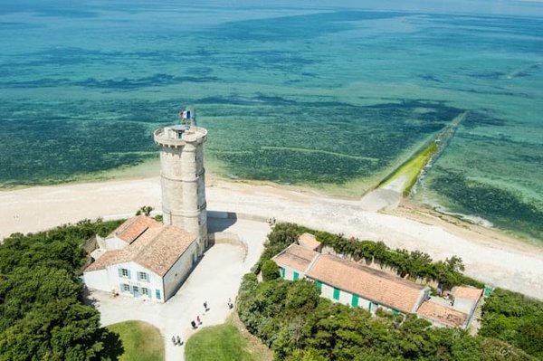 Votre guide ultime pour des vacances en camping sur l'île de Ré : Découvrez les meilleurs emplacements !